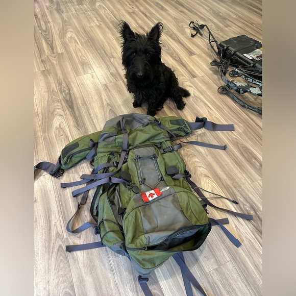 MEC pack, used heavy duty pack. All the clips work - Picture 2 of 2